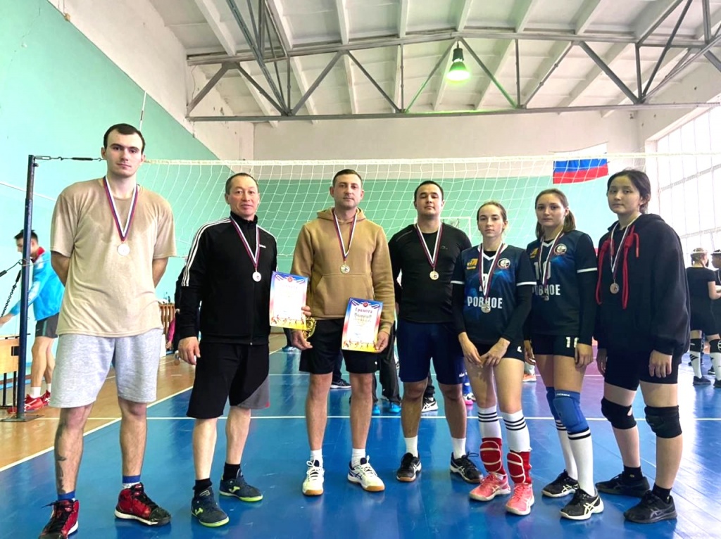 Ровенские спортсмены стали призёрами открытого турнира по волейболу. 
