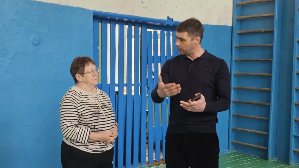 В начале года Губернатор Саратовской области Роман Викторович Бусаргин опубликовал адреса учебных заведений, которым в этом году будут выделены средства на ремонт спортивных залов.