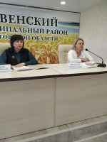 Заседание комиссии по делам несовершеннолетних и защите их прав при Ровенской районной администрации приняла участие Председатель КДН при Правительстве Саратовской области Ю. А. Васильева.