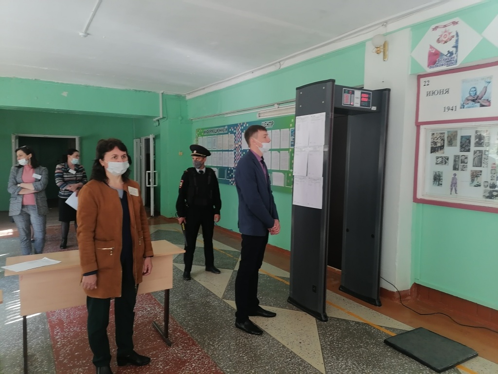 Одиннадцатиклассники сдали тренировочный экзамен по обществознанию