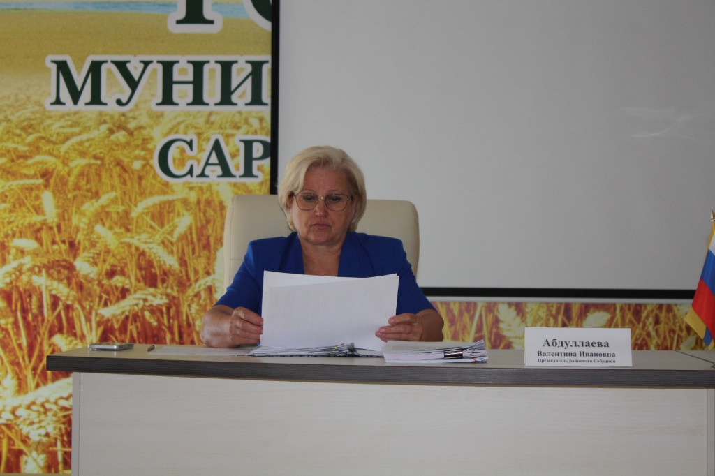 В районной администрации состоялось очередное сто двадцать пятое заседание Ровенского районного Собрания шестого созыва.