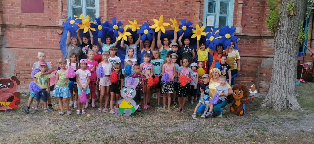 Символом Дня семьи, любви и верности стали ромашки. 