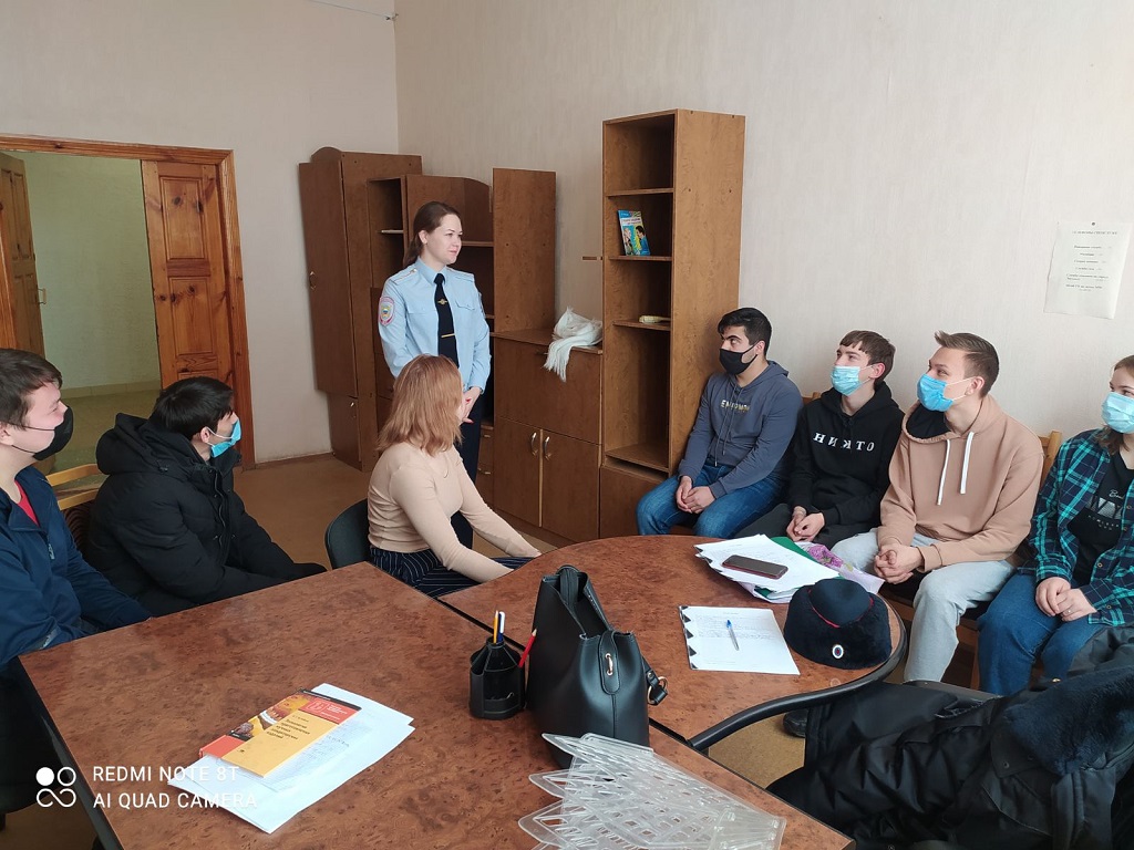 Полицейские предупредили школьников об ответственности за участие в деструктивной и антиобщественной деятельности