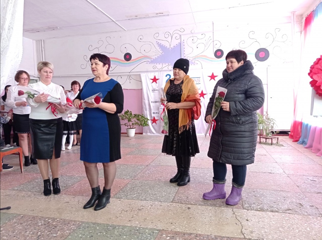 «Слава солдату за мир на земле».