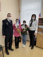 В рамках акции «8 Марта – в каждый дом» юным гражданам вручили паспорта Российской Федерации