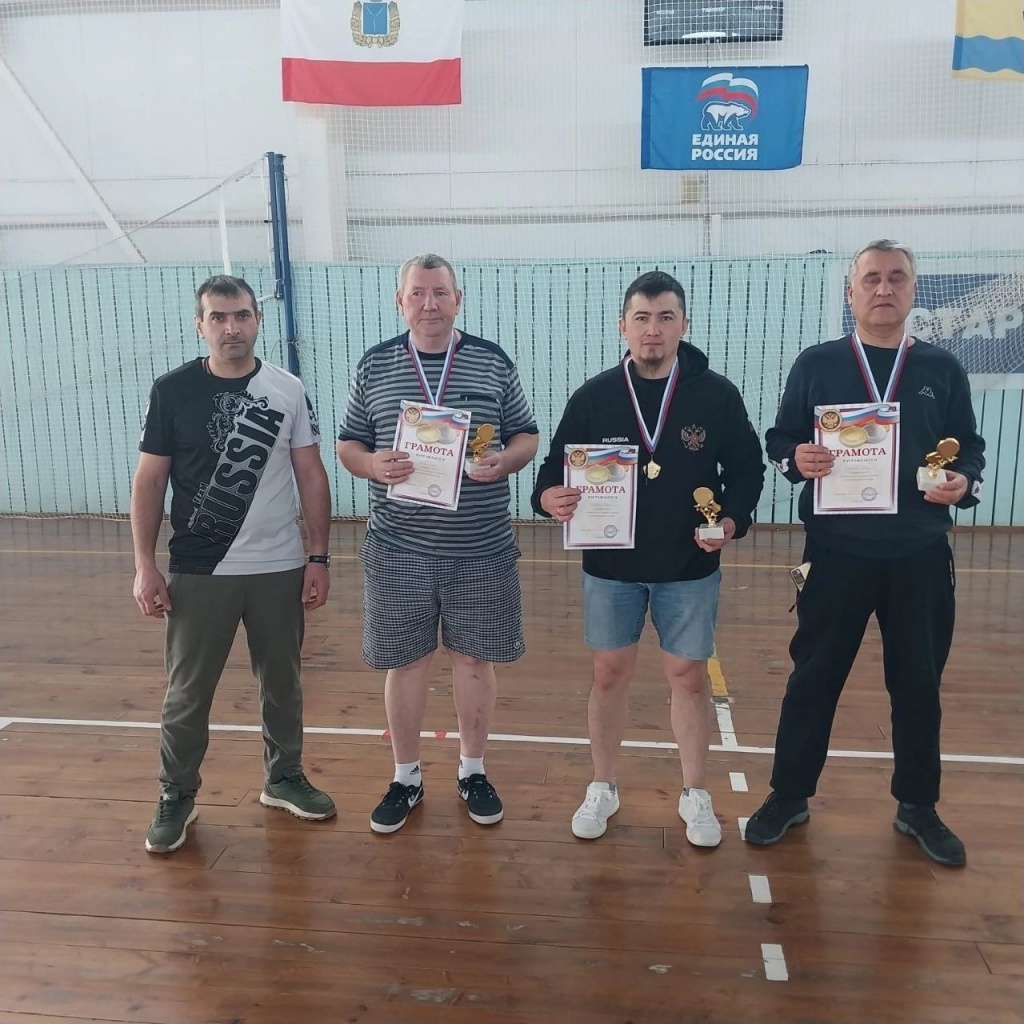 Турнир по настольному теннису на призы Деда Мороза