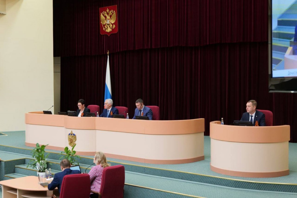 На заседании областной думы были рассмотрены и поддержаны важные поправки в бюджет. 