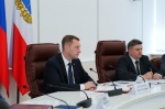 Губернатор Роман Бусаргин провел постоянно действующее совещание с участием зампредов и министров Правительства области, а также глав районов.