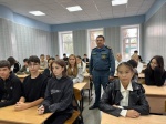 В рамках «Месячника безопасности детей» в Ровенской средней школе проведены уроки с участием ст.госинспектора ГИМС МЧС России по Саратовской области в Ровенском районе Ринатом Арслановым.