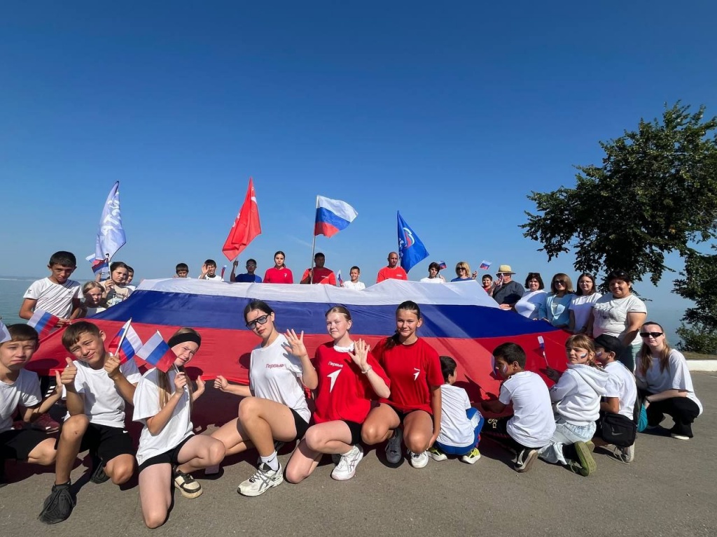 Патриотичный забег в цветах триколора состоялся! 