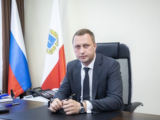 Поздравление врио Губернатора Р.В.Бусаргина с Днем Государственного флага России