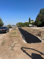 В р. п. Ровное продолжаются работы по обустройству тротуаров.