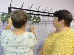 13 августа  волонтеры  с.Кочетное  провели мастер-класс  по плетению маскировочной сети для волонтёров с. Кривояр.