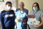 В р.п. Ровное, Ровенского района поздравили жительницу блокадного Ленинграда Нижник Надежду Николаевну с 90-летием. 