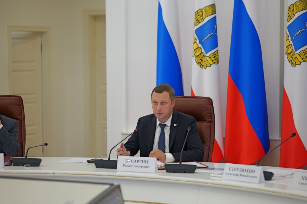 Губернатор Роман Бусаргин провел постоянно действующее совещание с зампредами и министрами Правительства области, а также главами районов.