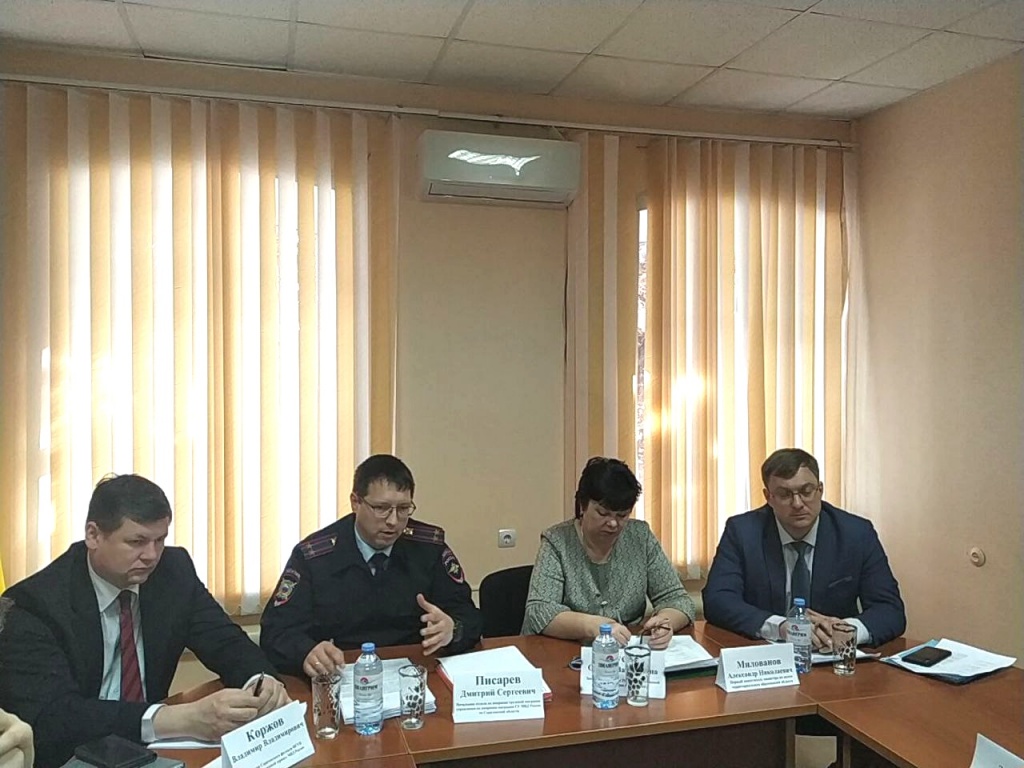 В Ровенской районной администрации прошла встреча с работодателями, привлекающими иностранную рабочую силу.