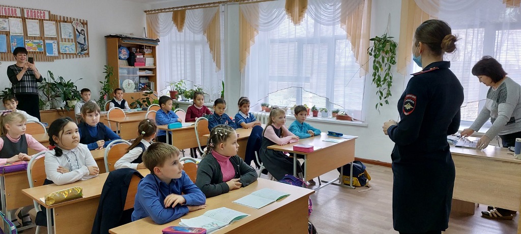 В День правовой помощи детям полицейские провели консультации