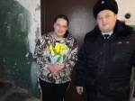 Энгельсские полицейские присоединились к акции «8 Марта – в каждый дом!»