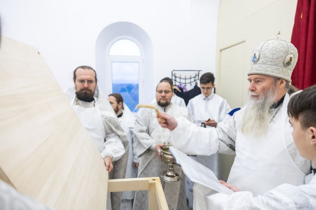 Великое освящение и Божественная литургия в храме во имя преподобного Серафима Саровского с. Яблоновка