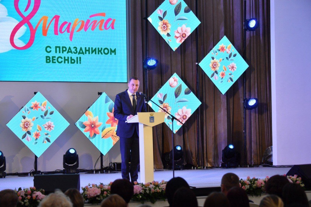 В правительстве Саратовской области состоялось торжественное мероприятие, посвященное Международному женскому дню.