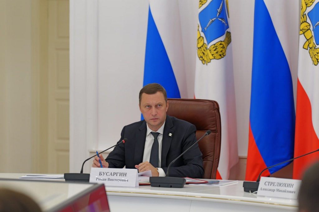 Губернатор Роман Бусаргин провел постоянно действующее совещание с зампредами и министрами Правительства области, а также главами районов. 