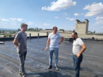 В школе села Скатовка Ровенского района продолжается ремонт кровли. 