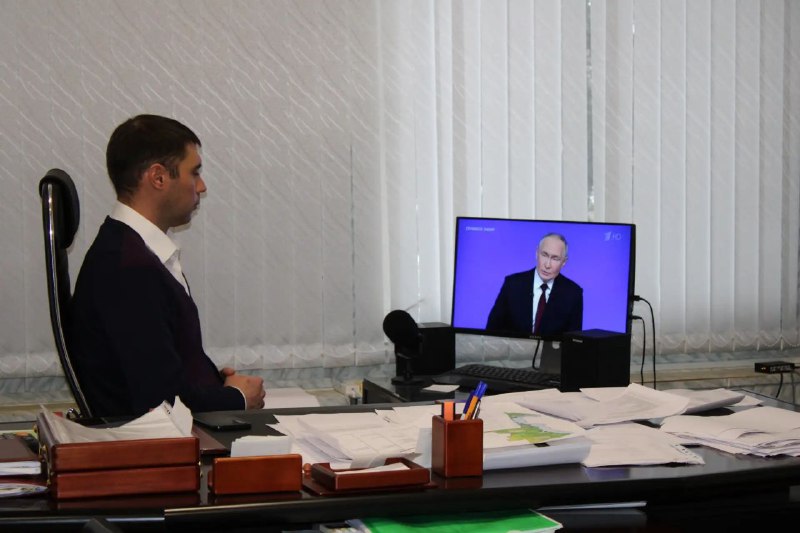 В прямом эфире началась программа «Итоги года с Владимиром Путиным». 