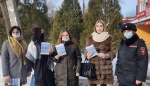Молодежь напомнила жителям Энгельса, как обезопасить себя от мошенников