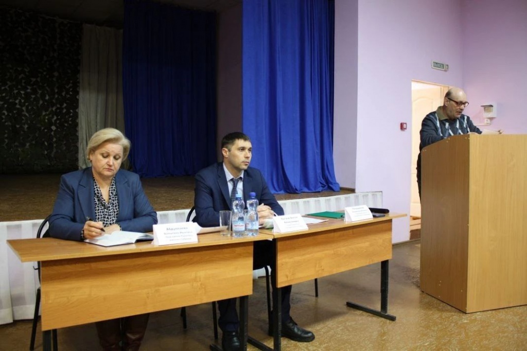 Сегодня с Председателем Ровенского районного Собрания Валентиной Абдуллаевой и главой Кочетновского муниципального образования Владимиром Петровичевым провели встречу с местными жителями.