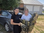 Учащиеся МБОУ СОШ с. Тарлыковка передали Марине Станиславовне Сайгаковой, председателю комитета семей воинов Отечества с. Приволжское, сплетенные девочками 6-7 классов маскировочные сети. 