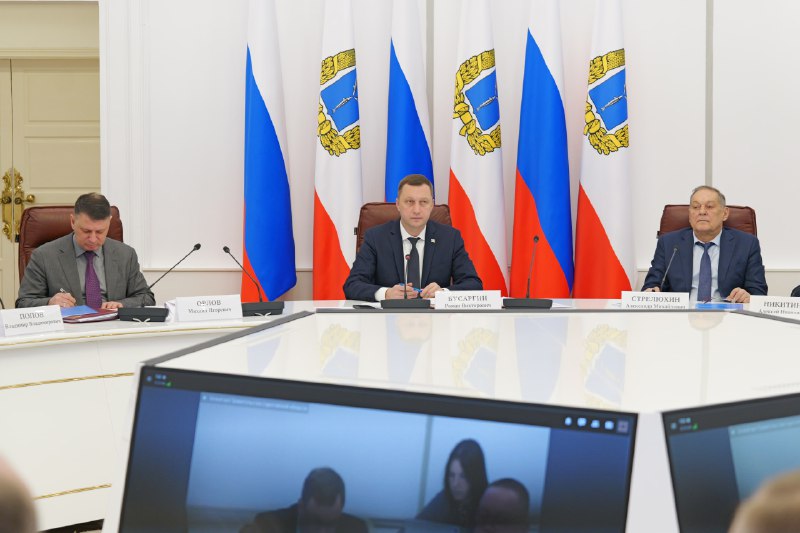 Губернатор Роман Бусаргин провел постоянно действующее совещание с заместителями председателя правительства, министрами, а также главами районов.