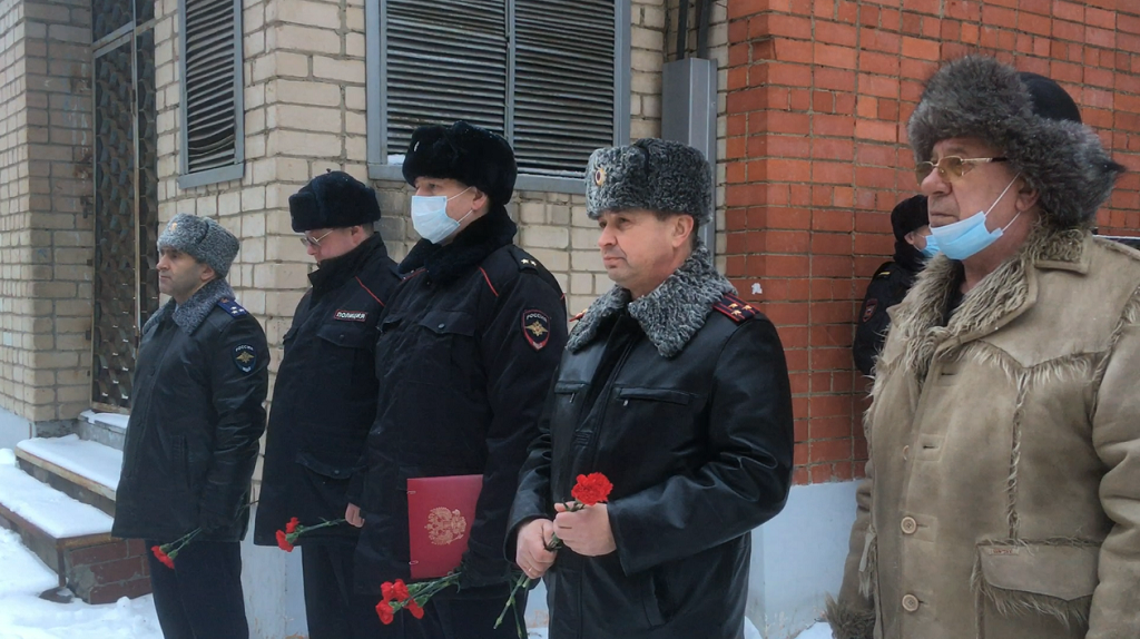 В Энгельсе почтили память генерал-лейтенанта милиции Михаила Рудченко
