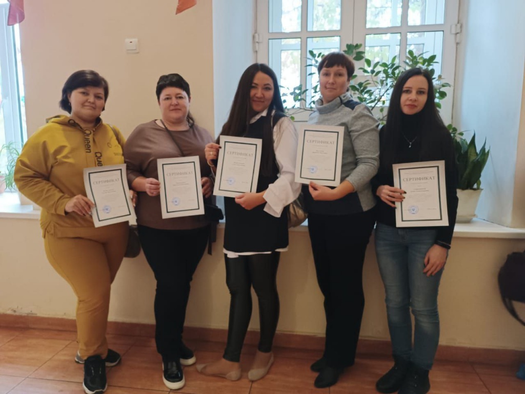 Повышают свои профессиональные умения и навыки.