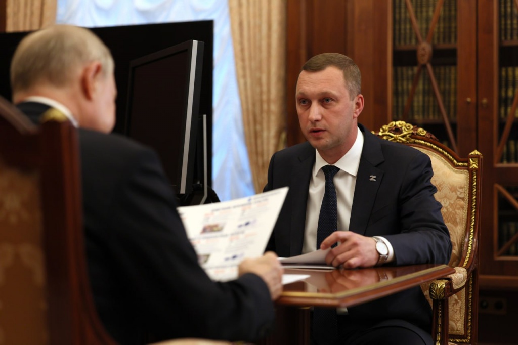 Владимир Путин провёл рабочую встречу с губернатором Саратовской области Романом Бусаргиным