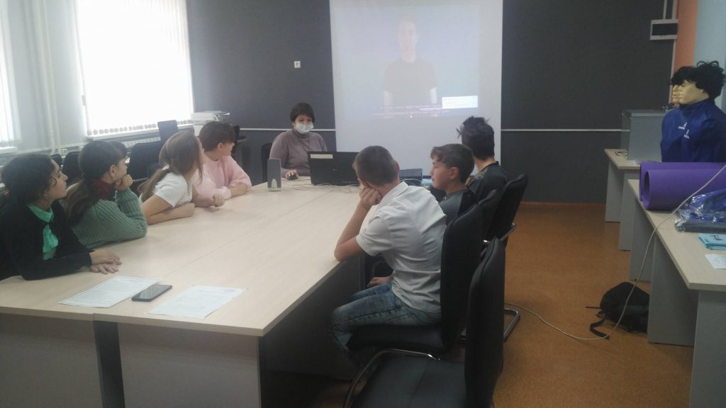 Урок цифры на тему «Нейронные сети и коммуникации»