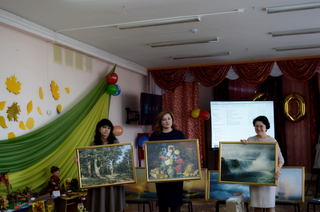 9 октября 2019 года состоялся выезд в Ровенский муниципальный район по социальному проекту «Мировая живопись детям». Проект выполняет общественная организация «Центр Духовной Культуры», культурно-выставочный центр «Радуга».