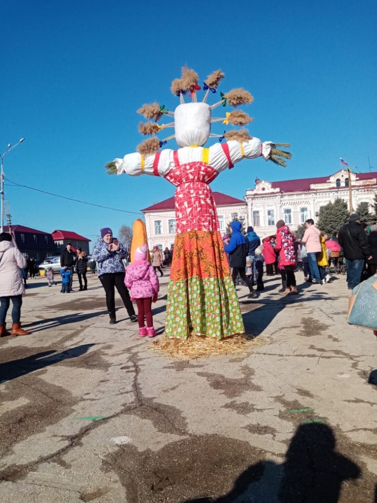 Центральная площадь р.п. Ровное.jpg